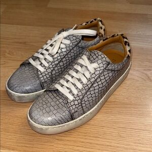 Diba True Gray Snakeskin Pattern Women’s size 7 Leather Sneakers